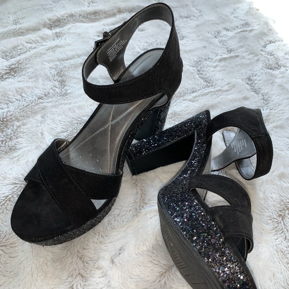 Black sparkly open toed heels. Sz 8.5 - Picture 3 of 11